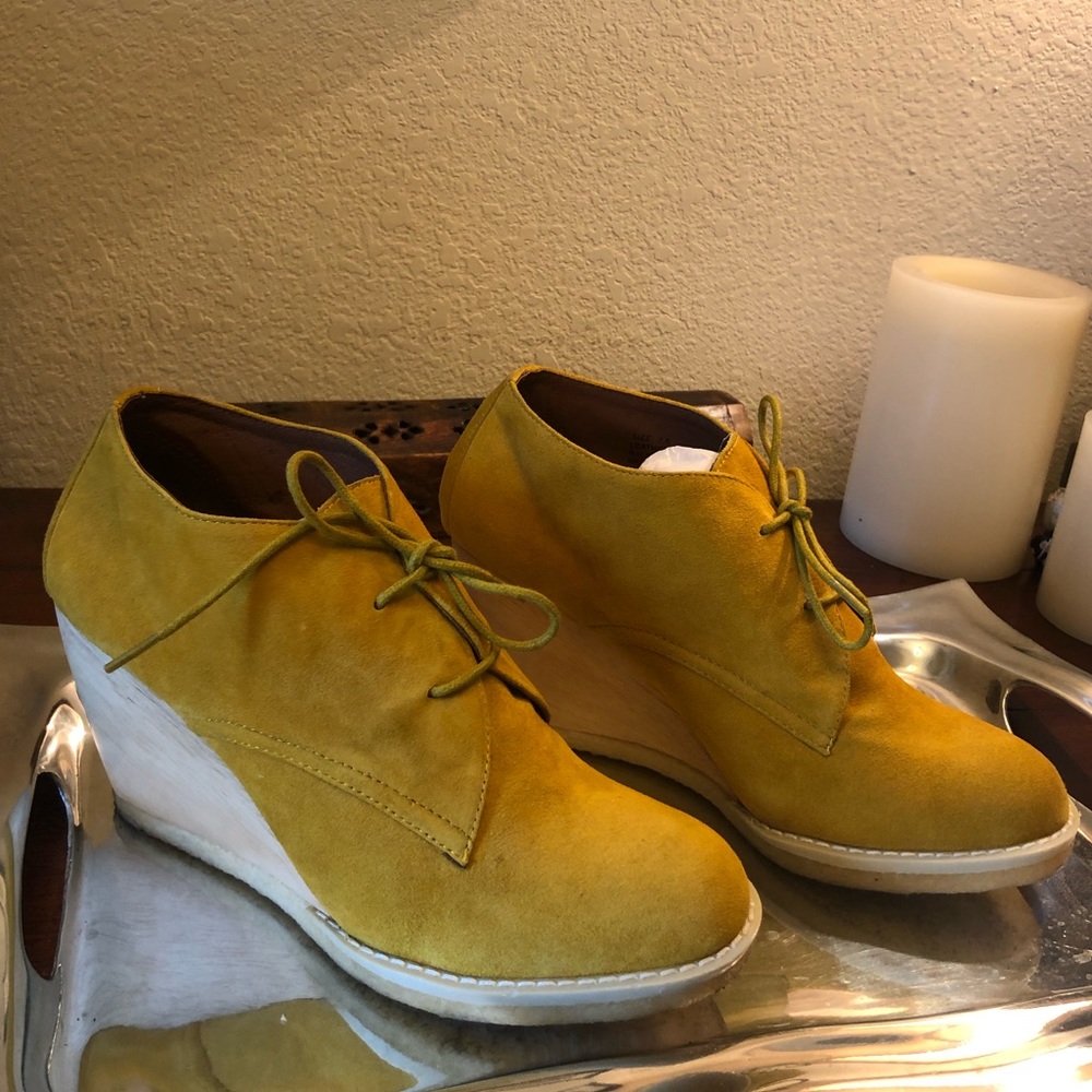 MATIKO suede wedges 💛💛💛